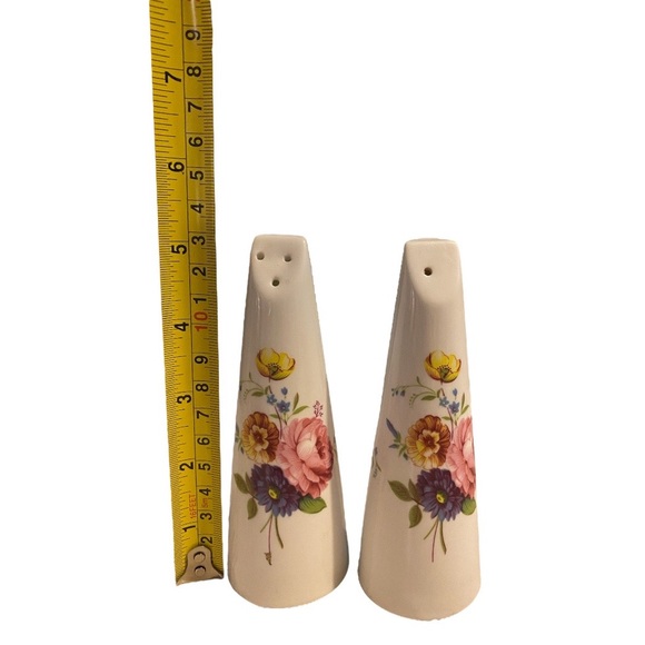 Fine bone china Jubilee made in England floral salt and pepper shakers - Picture 2 of 6
